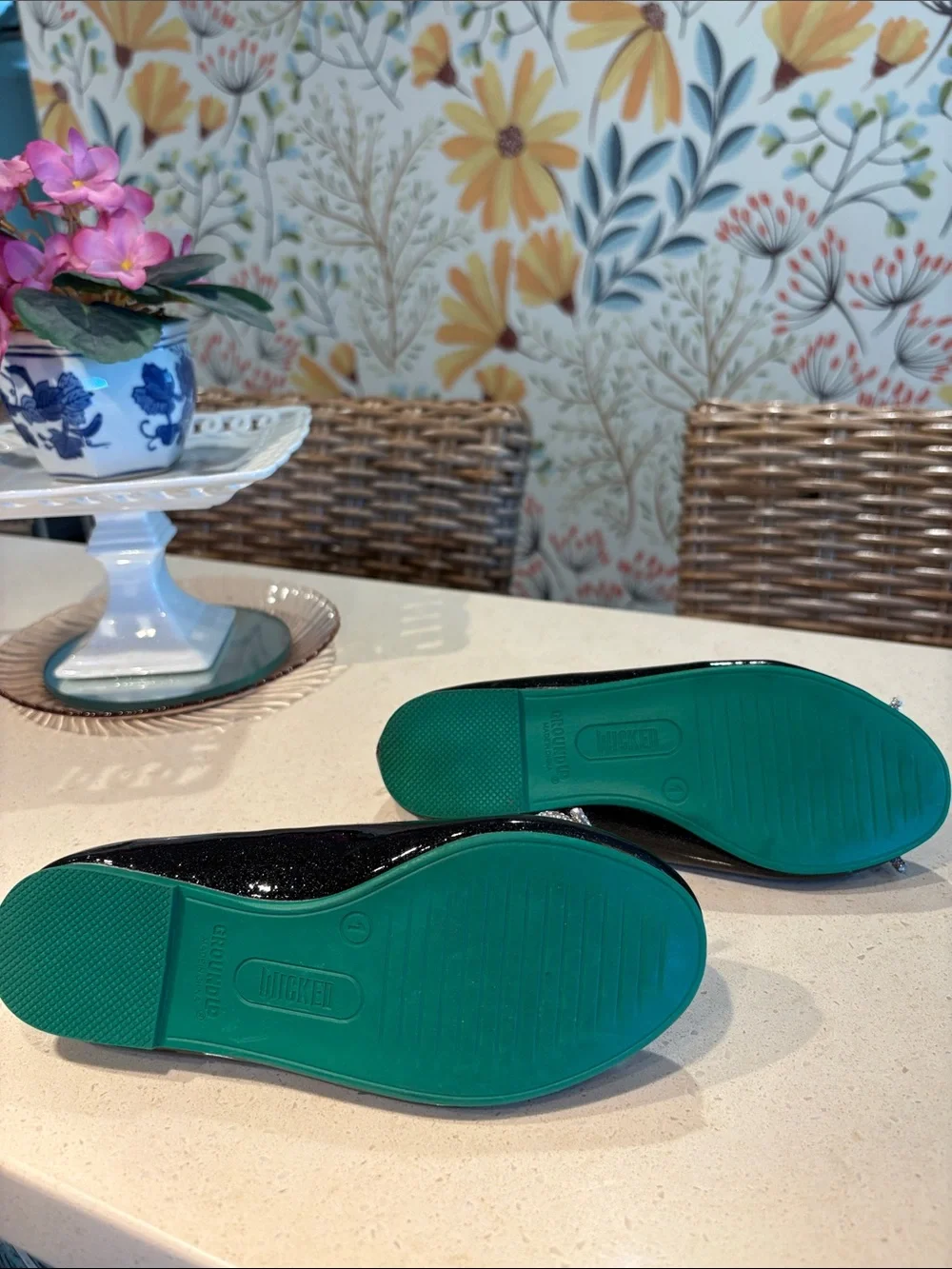 Girls’ Wicked Elphaba Black and Green Sparkly Flats - Size 1